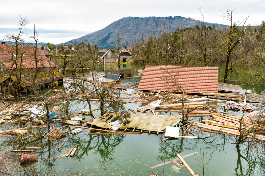Come-un-Assicurazione-Casa-ha-Coperto-i-Danni-Causati-da-unAlluvione-1024x680