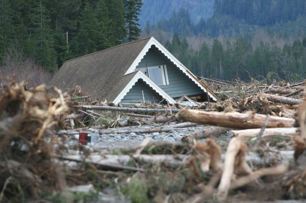 Scopri-perche-Scegliere-una-Polizza-Eventi-Catastrofali-1024x680